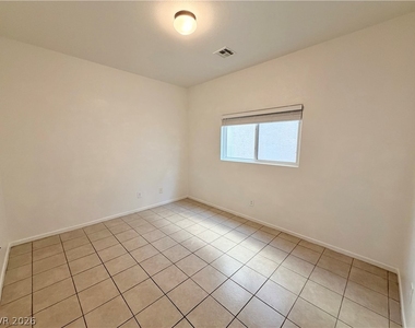 6212 W Cougar Avenue - Photo Thumbnail 11