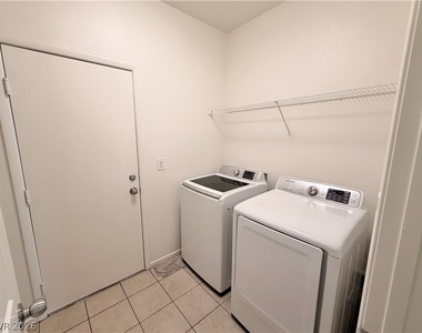 6212 W Cougar Avenue - Photo Thumbnail 8