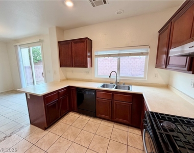 6212 W Cougar Avenue - Photo Thumbnail 5