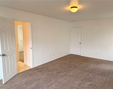 6212 W Cougar Avenue - Photo Thumbnail 17