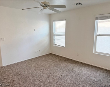 6212 W Cougar Avenue - Photo Thumbnail 14
