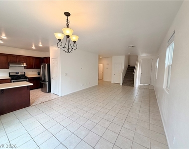 6212 W Cougar Avenue - Photo Thumbnail 3