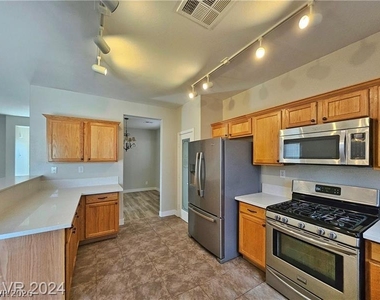 8961 Veneroso Street - Photo Thumbnail 4