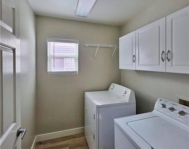 8961 Veneroso Street - Photo Thumbnail 7