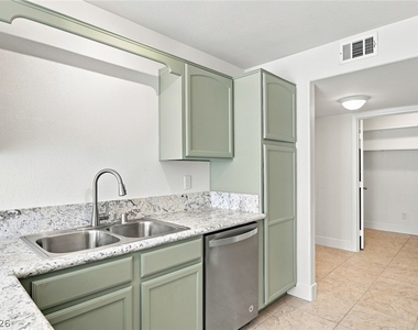 446 Winthrop Place - Photo Thumbnail 21