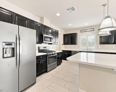5238 Lake Sonoma Avenue - Photo Thumbnail 5