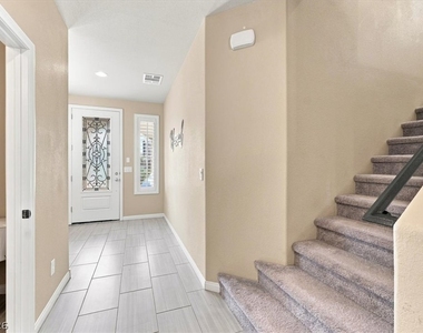 5238 Lake Sonoma Avenue - Photo Thumbnail 8