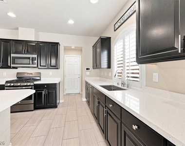 5238 Lake Sonoma Avenue - Photo Thumbnail 6