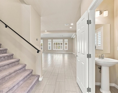 5238 Lake Sonoma Avenue - Photo Thumbnail 3