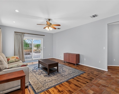 2118 Desert Woods Drive - Photo Thumbnail 5