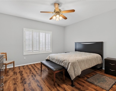 2118 Desert Woods Drive - Photo Thumbnail 9