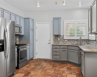 2118 Desert Woods Drive - Photo Thumbnail 7