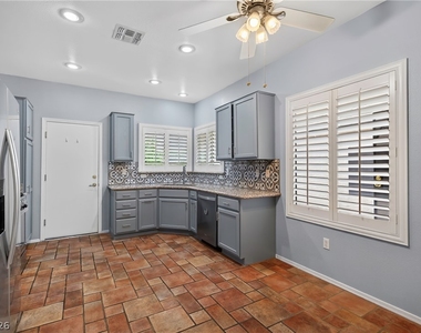 2118 Desert Woods Drive - Photo Thumbnail 6