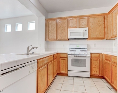 9548 Spring Blush Avenue - Photo Thumbnail 36