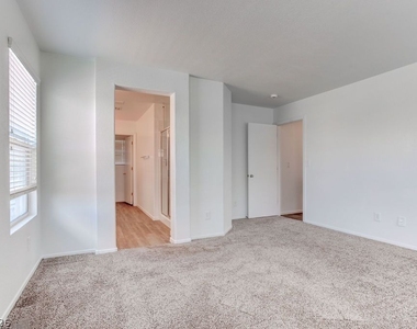 9548 Spring Blush Avenue - Photo Thumbnail 13