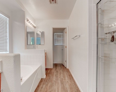 9548 Spring Blush Avenue - Photo Thumbnail 10