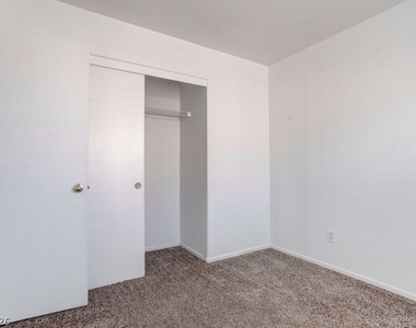 9548 Spring Blush Avenue - Photo Thumbnail 17