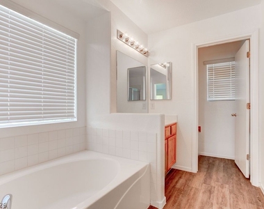 9548 Spring Blush Avenue - Photo Thumbnail 9