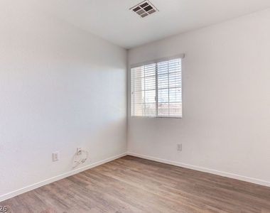 9548 Spring Blush Avenue - Photo Thumbnail 29