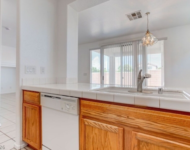 9548 Spring Blush Avenue - Photo Thumbnail 33