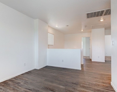 9548 Spring Blush Avenue - Photo Thumbnail 27