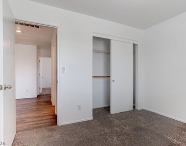 9548 Spring Blush Avenue - Photo Thumbnail 22