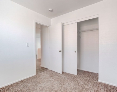 9548 Spring Blush Avenue - Photo Thumbnail 18