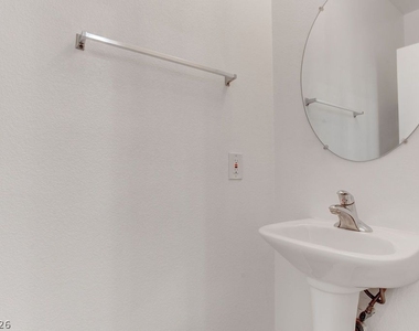 9548 Spring Blush Avenue - Photo Thumbnail 32