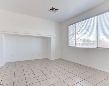 9548 Spring Blush Avenue - Photo Thumbnail 31
