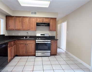 6329 Brittany Way - Photo Thumbnail 7
