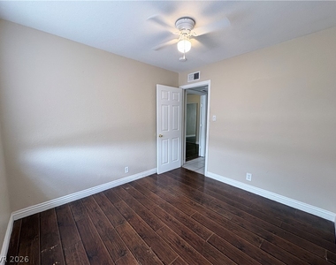6329 Brittany Way - Photo Thumbnail 11