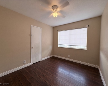 6329 Brittany Way - Photo Thumbnail 10