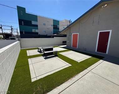 615 S 10th Street - Photo Thumbnail 11