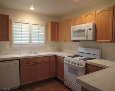 401 Amber Pine Street - Photo Thumbnail 3