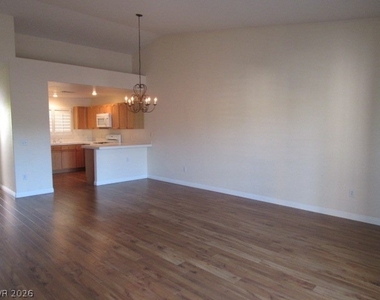 401 Amber Pine Street - Photo Thumbnail 6