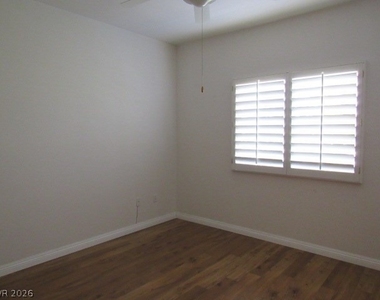 401 Amber Pine Street - Photo Thumbnail 14