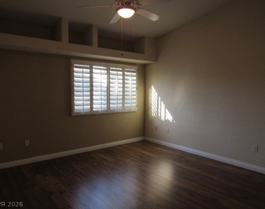 401 Amber Pine Street - Photo Thumbnail 7