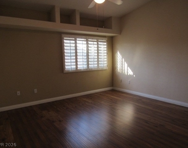 401 Amber Pine Street - Photo Thumbnail 13