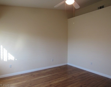401 Amber Pine Street - Photo Thumbnail 8
