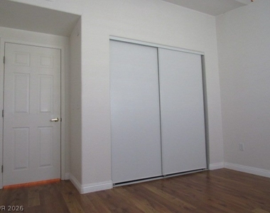 401 Amber Pine Street - Photo Thumbnail 16
