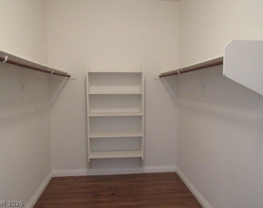 401 Amber Pine Street - Photo Thumbnail 10