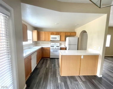 424 Pine Haven Street - Photo Thumbnail 4