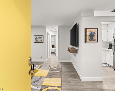 615 S 10th Street - Photo Thumbnail 3