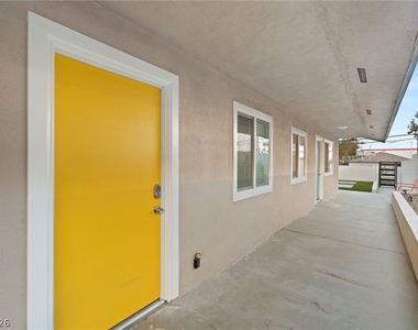 615 S 10th Street - Photo Thumbnail 2