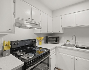 615 S 10th Street - Photo Thumbnail 8