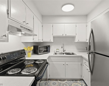 615 S 10th Street - Photo Thumbnail 7