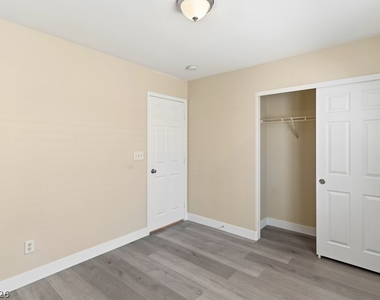 4683 Aventura Canyon Court - Photo Thumbnail 27