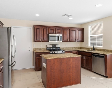 4683 Aventura Canyon Court - Photo Thumbnail 12