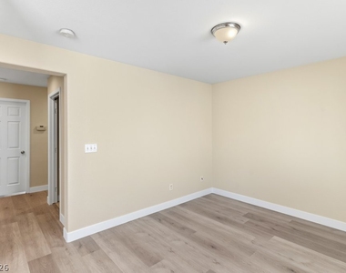 4683 Aventura Canyon Court - Photo Thumbnail 19