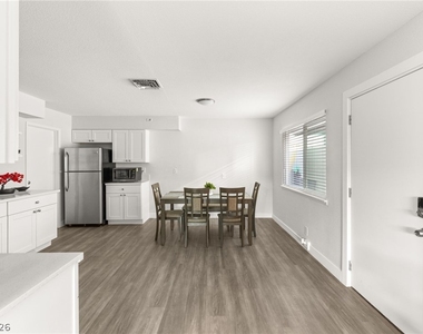 615 S 10th Street - Photo Thumbnail 5